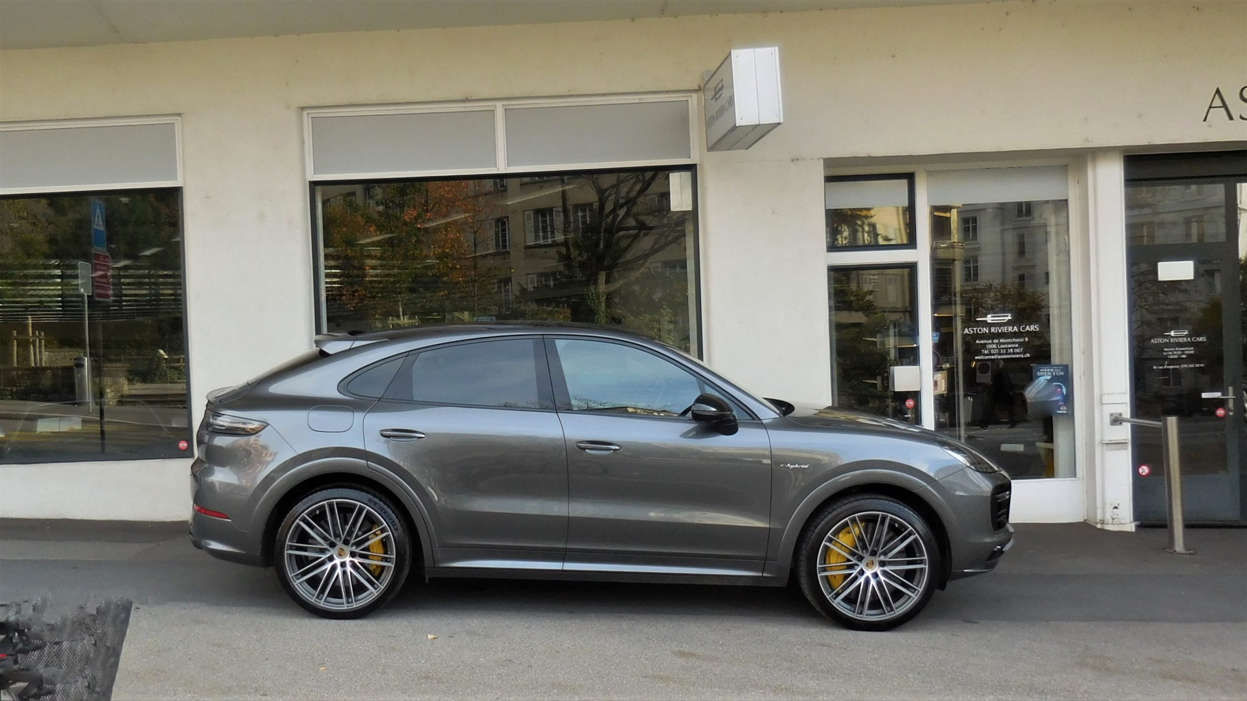 6 Lat Dr Porsche Cayenne T ex.M. Brunner